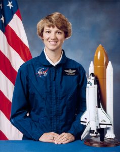 Eileen_Collins,_early_NASA_portrait